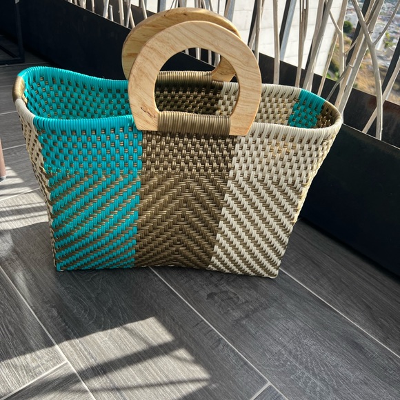 Such a beautiful mix of colors. An elegant and sophisticated handmade tote. - Picture 7 of 10